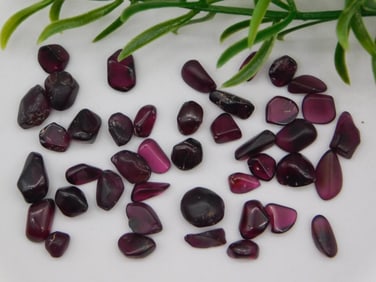 GARNET ROCK STONE LAPIDARY SPECIMEN