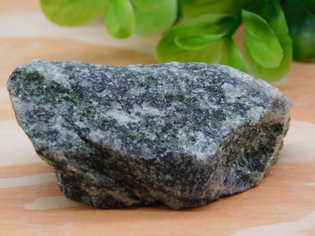 DIOPSIDE ROCK STONE LAPIDARY SPECIMEN: DIOPSIDE ROCK STONE LAPIDARY SPECIMEN