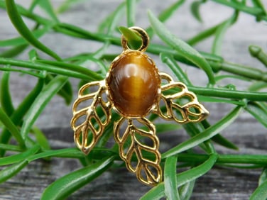 CATS EYE LEAF PENDANT ROCK STONE LAPIDARY SPECIMEN