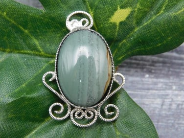 JASPER PENDANT ROCK STONE LAPIDARY SPECIMEN