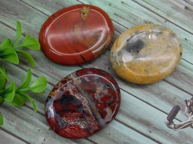 WORRY STONES ROCK STONE LAPIDARY SPECIMEN