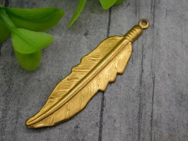 FEATHER PENDANT ROCK STONE LAPIDARY SPECIMEN