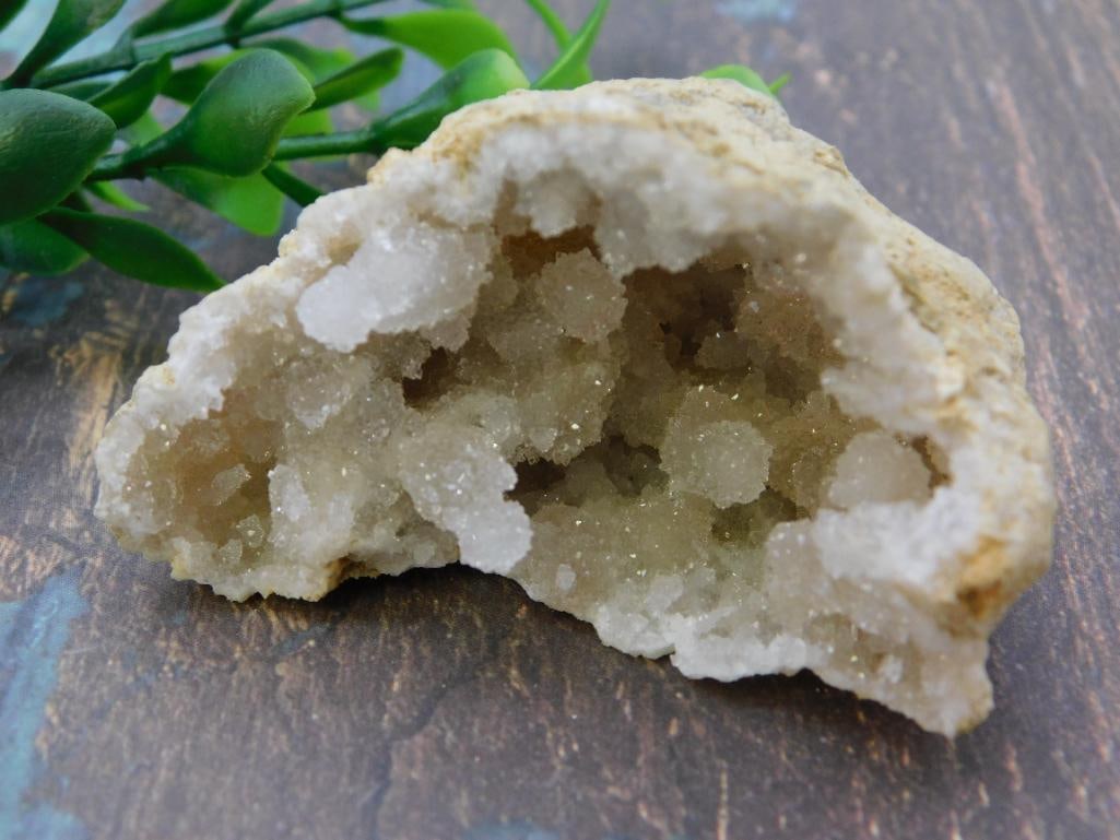 GEODE ROCK STONE LAPIDARY SPECIMEN: GEODE ROCK STONE LAPIDARY SPECIMEN