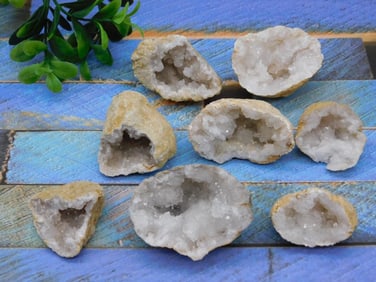 GEODE ROCK STONE LAPIDARY SPECIMEN