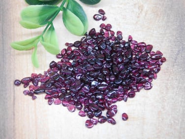 GARNET ROCK STONE LAPIDARY SPECIMEN