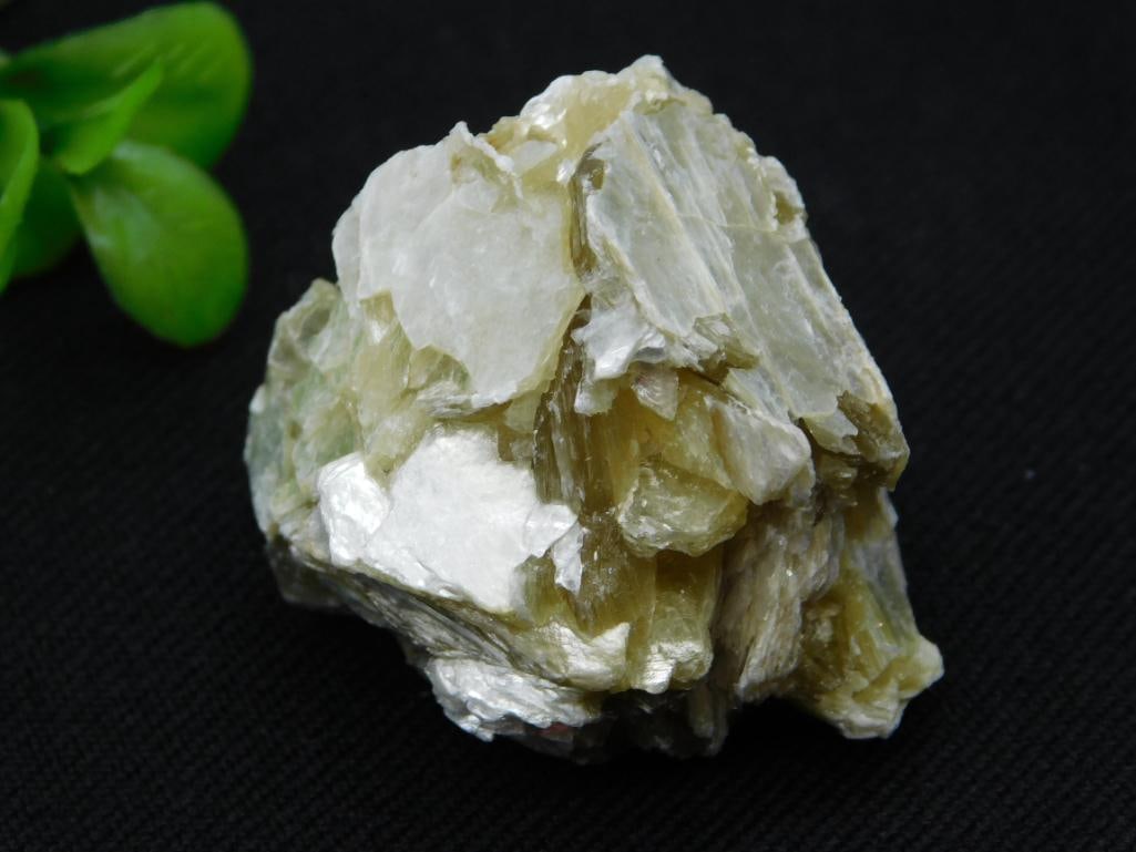 GOLD MICA ROCK STONE LAPIDARY SPECIMEN: GOLD MICA ROCK STONE LAPIDARY SPECIMEN