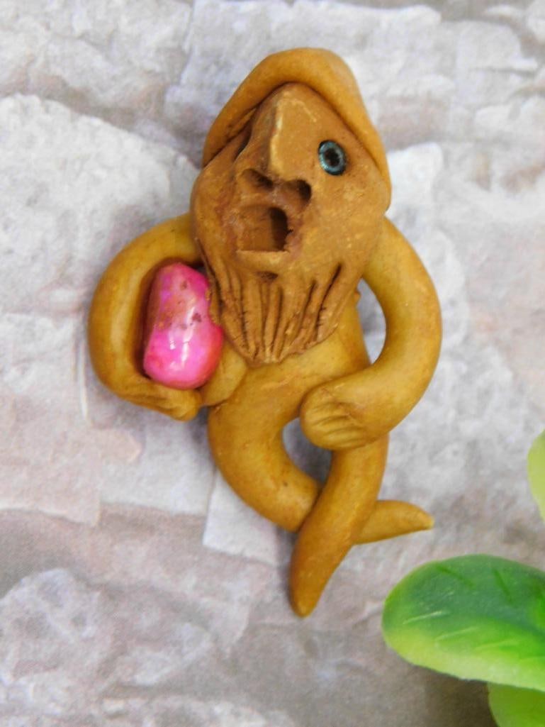 CLAY FIGURINE WITH STONE ROCK STONE LAPIDARY SPECIMEN: CLAY FIGURINE WITH STONE ROCK STONE LAPIDARY SPECIMEN