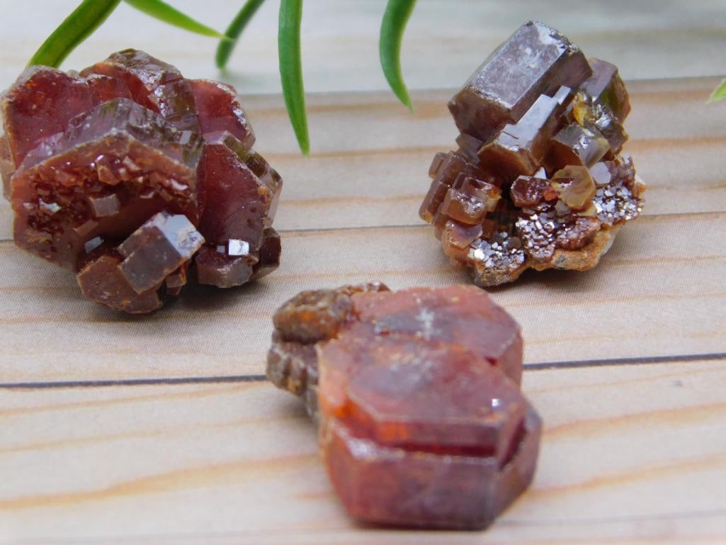 GEM VANADINITE ROCK STONE LAPIDARY SPECIMEN: GEM VANADINITE ROCK STONE LAPIDARY SPECIMEN