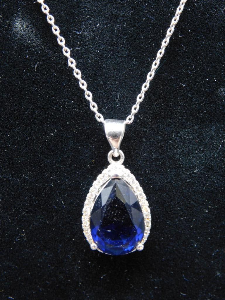 COSTUME JEWELRY NECKLACE (1 of 3)