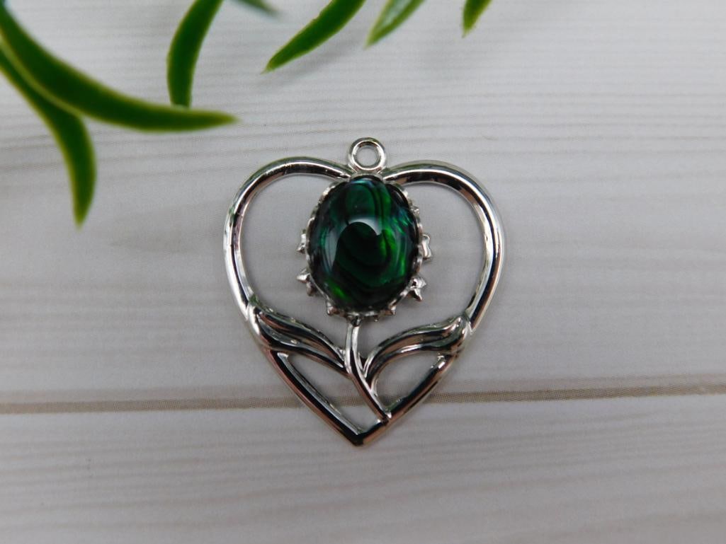 ABALONE STONE HEART PENDANT ROCK STONE LAPIDARY SPECIMEN: ABALONE STONE HEART PENDANT ROCK STONE LAPIDARY SPECIMEN