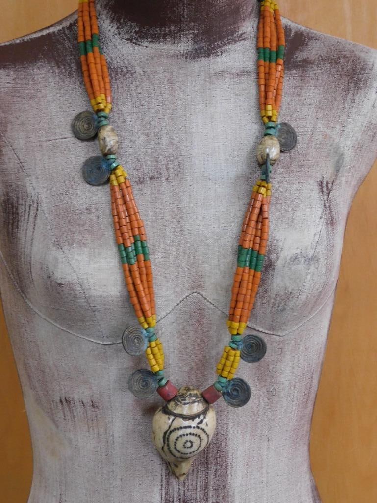 AFRICAN TRADE BEADS ROCK STONE LAPIDARY SPECIMEN: AFRICAN TRADE BEADS ROCK STONE LAPIDARY SPECIMEN