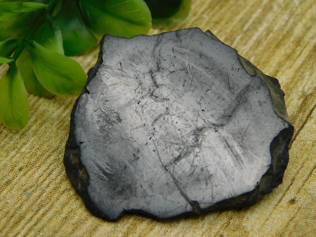 ROCK STONE LAPIDARY SPECIMEN: ROCK STONE LAPIDARY SPECIMEN
