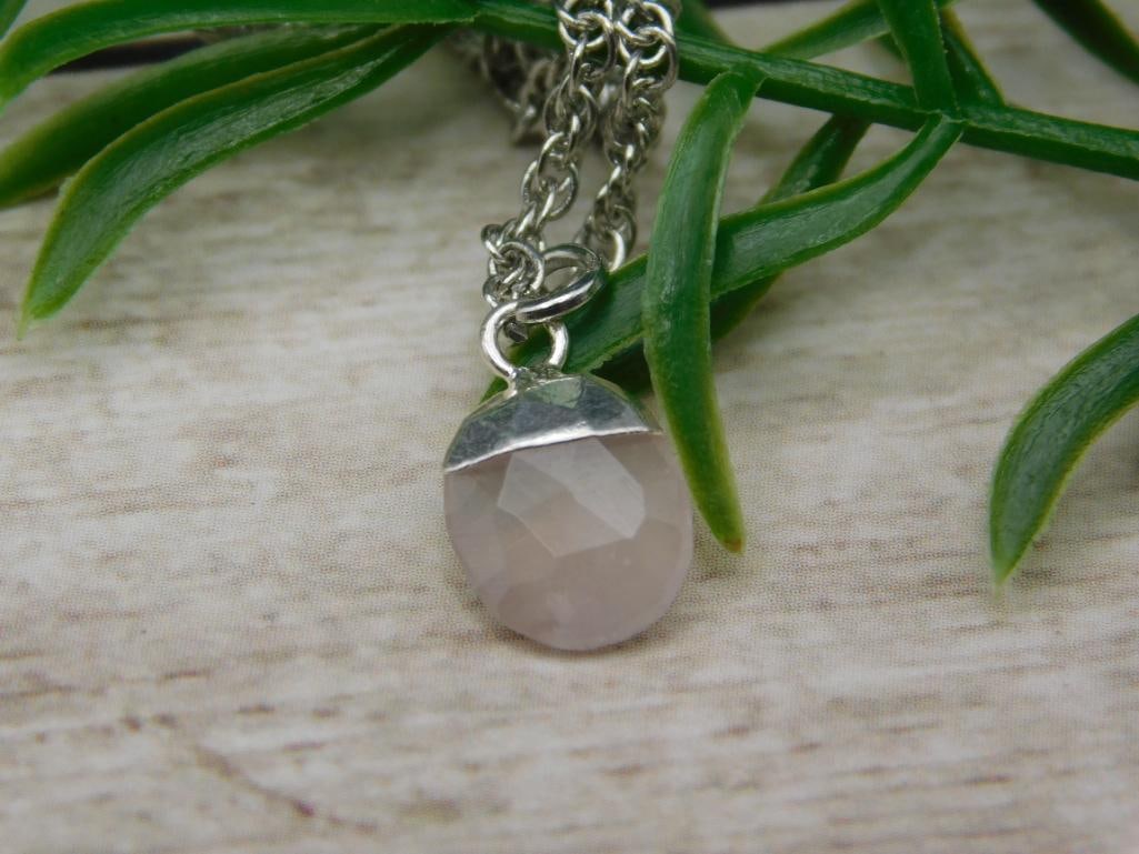 ROSE QUARTZ PENDANT NECKLACE ROCK STONE LAPIDARY SPECIMEN: ROSE QUARTZ PENDANT NECKLACE ROCK STONE LAPIDARY SPECIMEN