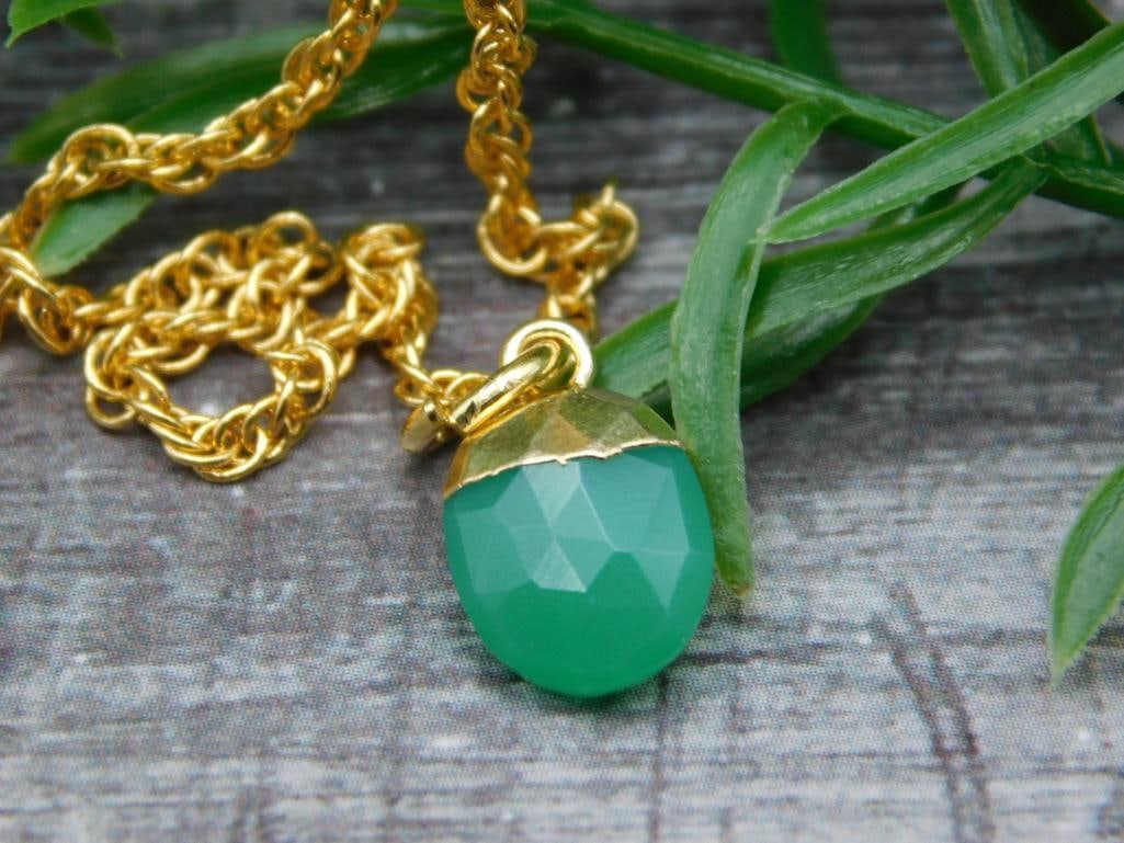 AVENTURINE PENDANT NECKLACE ROCK STONE LAPIDARY SPECIMEN: AVENTURINE PENDANT NECKLACE ROCK STONE LAPIDARY SPECIMEN