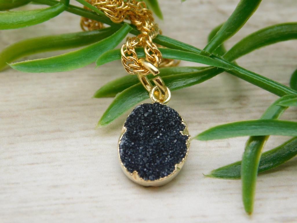 DRUZY QUARTZ PENDANT NECKLACE ROCK STONE LAPIDARY SPECIMEN: DRUZY QUARTZ PENDANT NECKLACE ROCK STONE LAPIDARY SPECIMEN