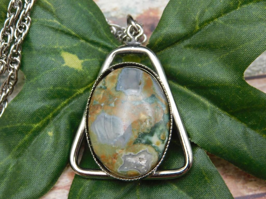 RHYOLITE PENDANT NECKLACE ROCK STONE LAPIDARY SPECIMEN: RHYOLITE PENDANT NECKLACE ROCK STONE LAPIDARY SPECIMEN