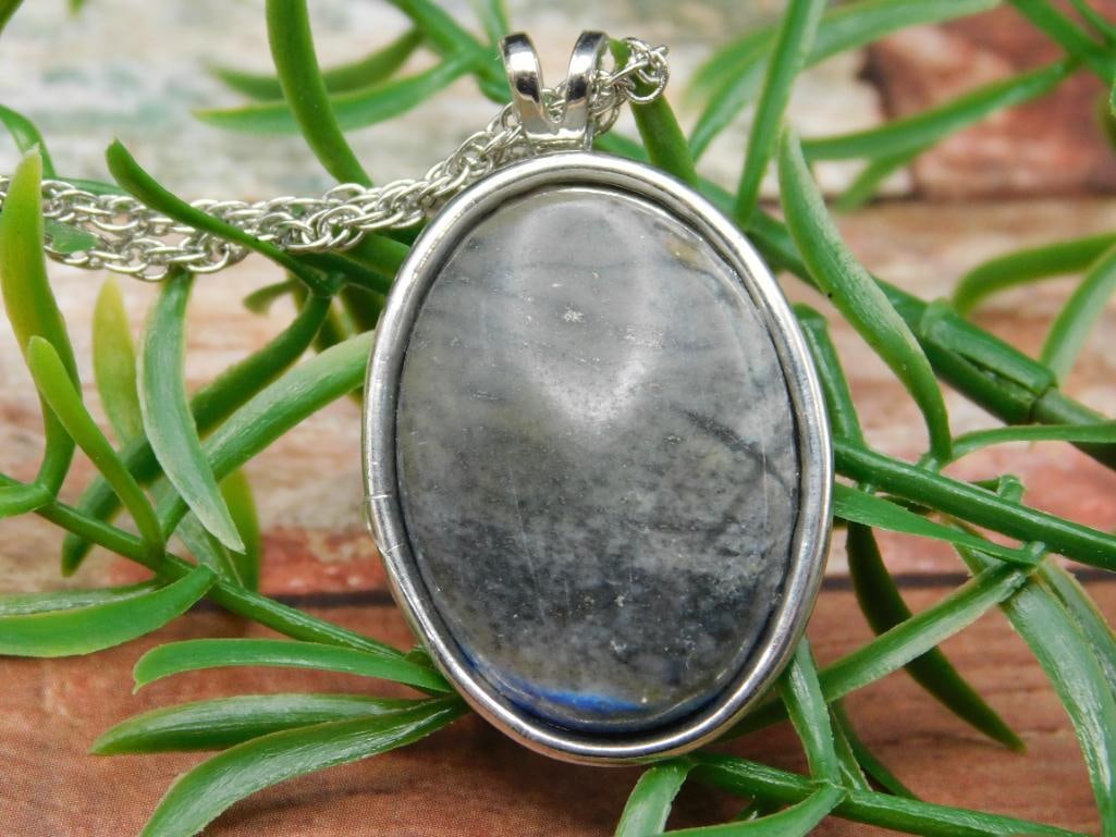 SODALITE PENDANT NECKLACE ROCK STONE LAPIDARY SPECIMEN: SODALITE PENDANT NECKLACE ROCK STONE LAPIDARY SPECIMEN