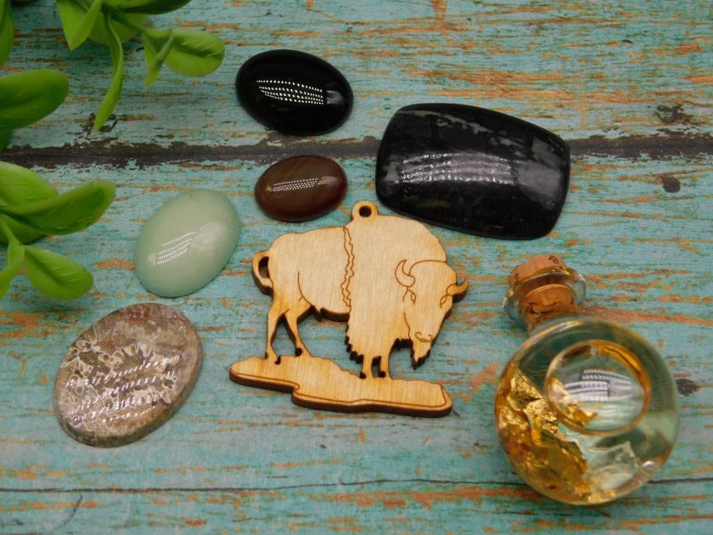 MIXED LOT ROCK STONE LAPIDARY SPECIMEN: MIXED LOT ROCK STONE LAPIDARY SPECIMEN