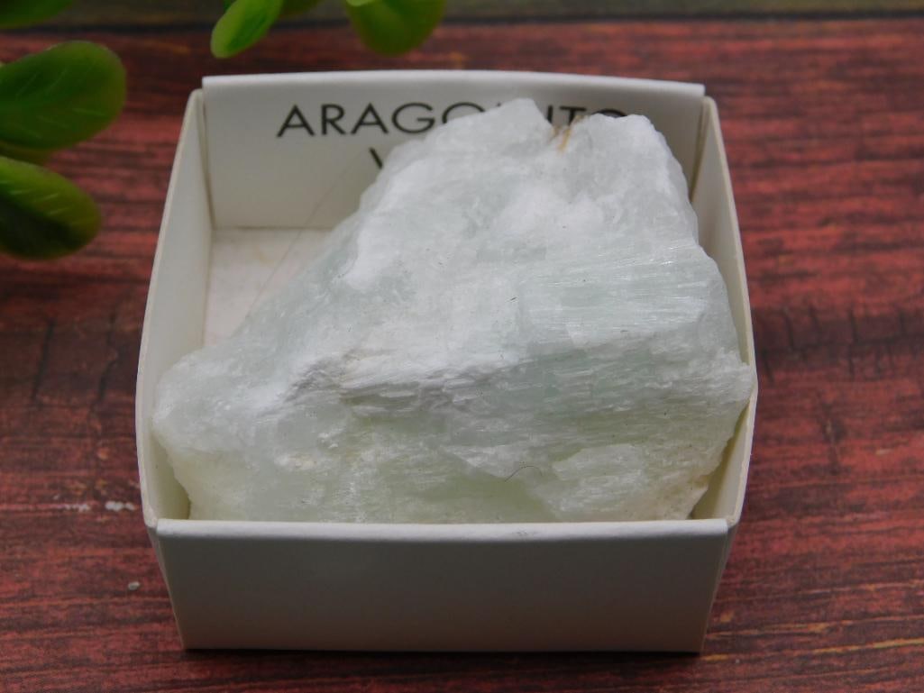 GREEN ARAGONITE ROCK STONE LAPIDARY SPECIMEN: GREEN ARAGONITE ROCK STONE LAPIDARY SPECIMEN