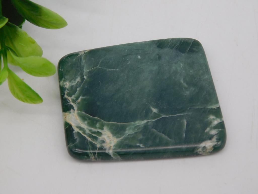 NEPHRITE JADE ROCK STONE LAPIDARY SPECIMEN: NEPHRITE JADE ROCK STONE LAPIDARY SPECIMEN