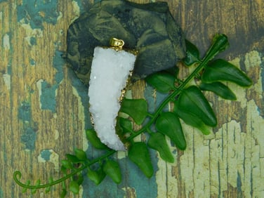 DRUZY QUARTZ PENDANT ROCK STONE LAPIDARY SPECIMEN