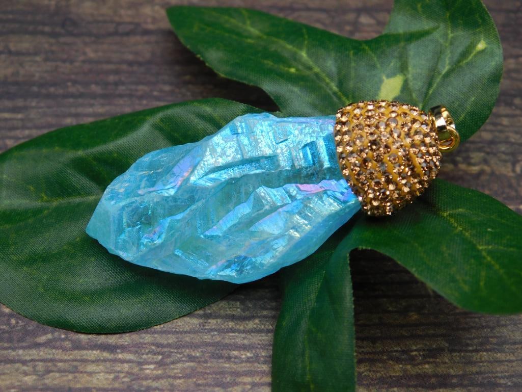 CRYSTAL PENDANT ROCK STONE LAPIDARY SPECIMEN: CRYSTAL PENDANT ROCK STONE LAPIDARY SPECIMEN