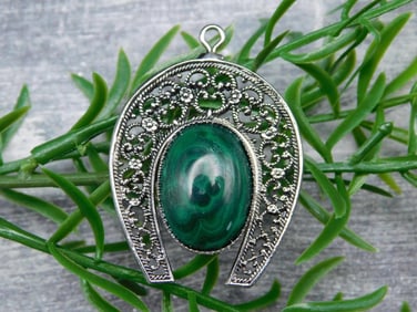 MALACHITE HORSESHOE PENDANT ROCK STONE LAPIDARY SPECIMEN