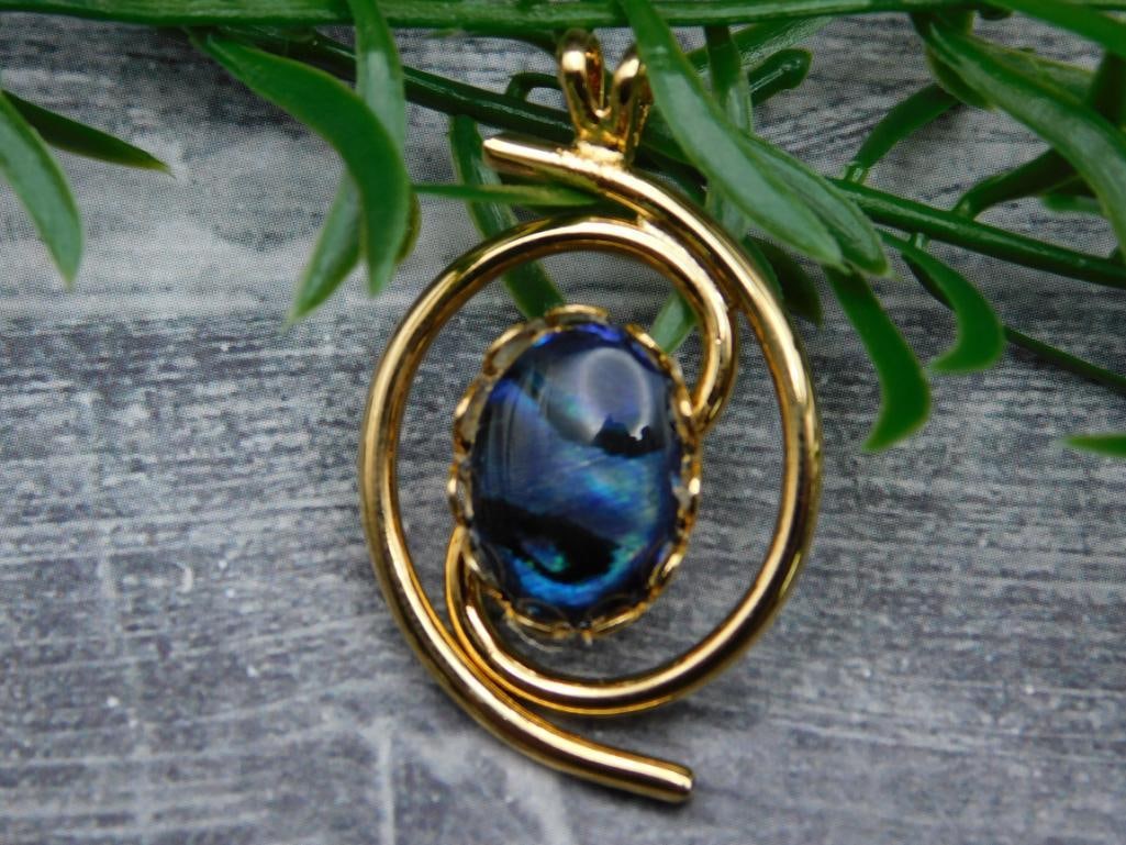 ABALONE STONE PENDANT ROCK STONE LAPIDARY SPECIMEN: ABALONE STONE PENDANT ROCK STONE LAPIDARY SPECIMEN