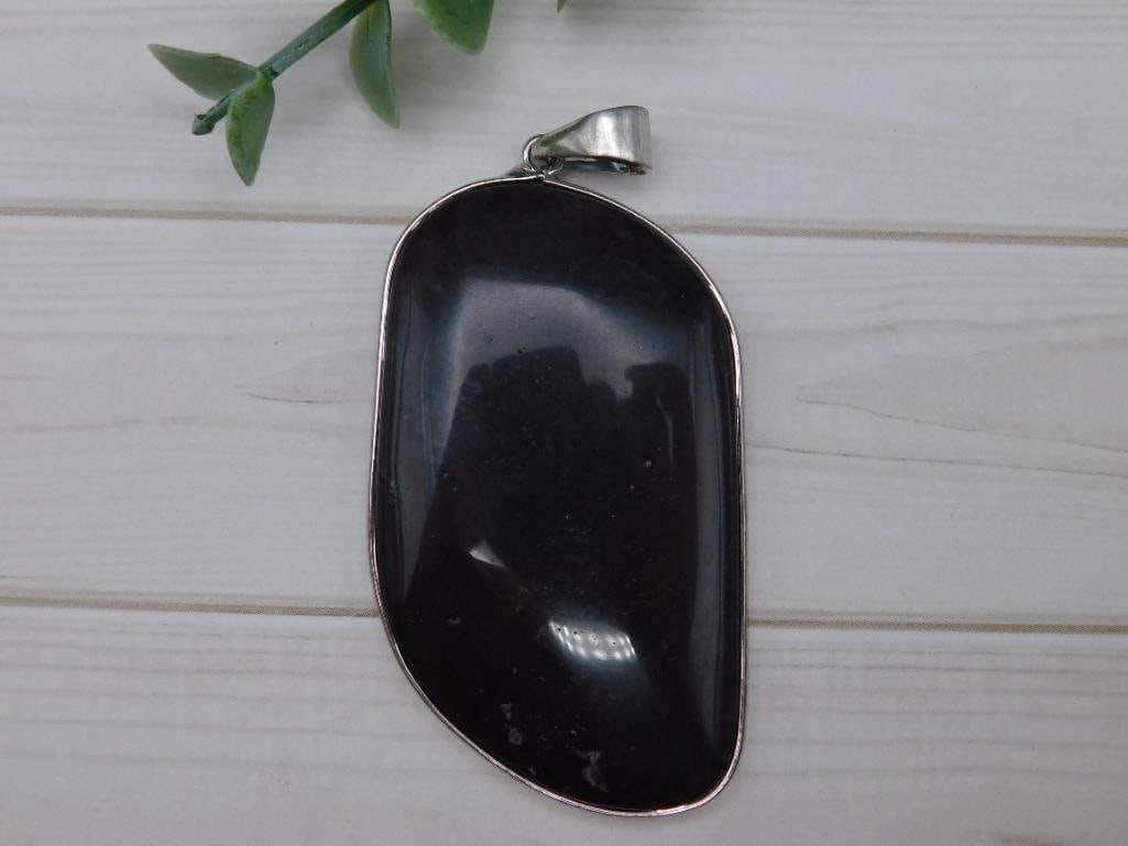 MIXED STONE PENDANT ROCK STONE LAPIDARY SPECIMEN: MIXED STONE PENDANT ROCK STONE LAPIDARY SPECIMEN