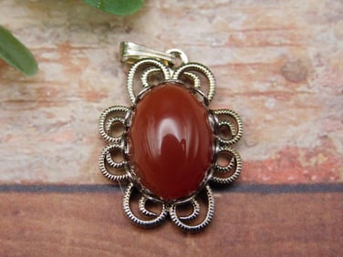 CARNELIAN PENDANT ROCK STONE LAPIDARY SPECIMEN
