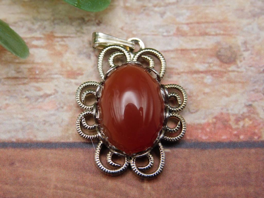 CARNELIAN PENDANT ROCK STONE LAPIDARY SPECIMEN: CARNELIAN PENDANT ROCK STONE LAPIDARY SPECIMEN