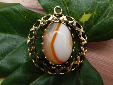 BANDED AGATE PENDANT ROCK STONE LAPIDARY SPECIMEN