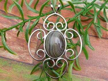 BANDED AGATE PENDANT ROCK STONE LAPIDARY SPECIMEN