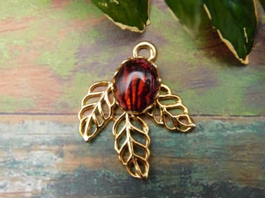 ABALONE STONE LEAF PENDANT ROCK STONE LAPIDARY SPECIMEN