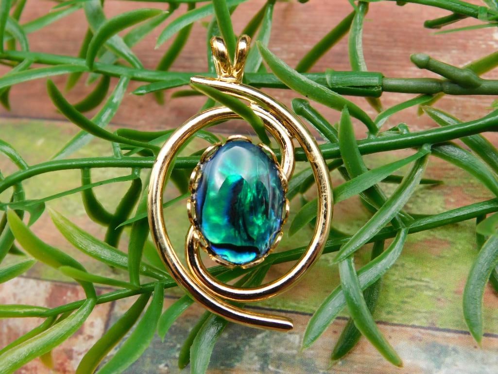 ABALONE STONE PENDANT ROCK STONE LAPIDARY SPECIMEN: ABALONE STONE PENDANT ROCK STONE LAPIDARY SPECIMEN