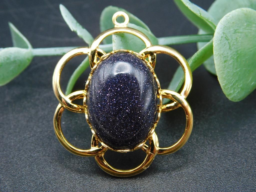 BLUE GOLDSTONE PENDANT ROCK STONE LAPIDARY SPECIMEN: BLUE GOLDSTONE PENDANT ROCK STONE LAPIDARY SPECIMEN