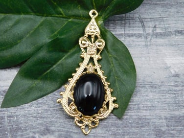 OBSIDIAN PENDANT ROCK STONE LAPIDARY SPECIMEN