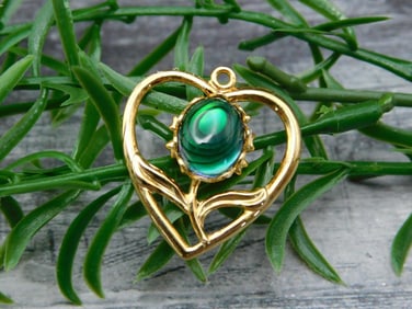 ABALONE STONE HEART PENDANT ROCK STONE LAPIDARY SPECIMEN