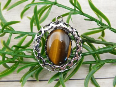 TIGERS EYE PENDANT ROCK STONE LAPIDARY SPECIMEN