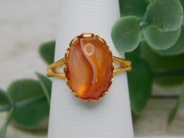 BANDED CARNELIAN RING ROCK STONE LAPIDARY SPECIMEN