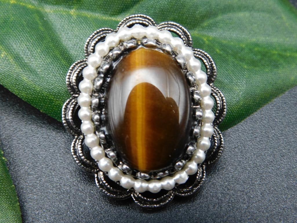 TIGER EYE PENDANT ROCK STONE LAPIDARY SPECIMEN: TIGER EYE PENDANT ROCK STONE LAPIDARY SPECIMEN