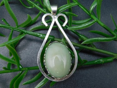 AVENTURINE PENDANT ROCK STONE LAPIDARY SPECIMEN
