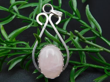 ROSE QUARTZ PENDANT ROCK STONE LAPIDARY SPECIMEN