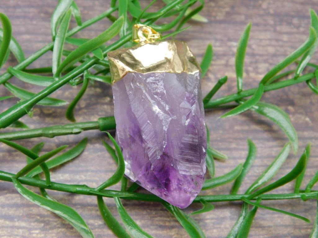 AMETHYST PENDANT ROCK STONE LAPIDARY SPECIMEN: AMETHYST PENDANT ROCK STONE LAPIDARY SPECIMEN
