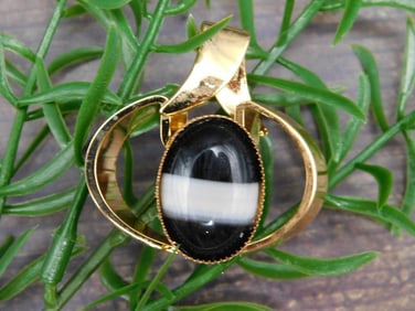 BANDED AGATE PENDANT ROCK STONE LAPIDARY SPECIMEN