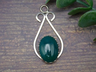 AVENTURINE PENDANT ROCK STONE LAPIDARY SPECIMEN