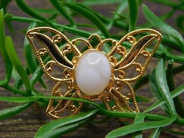 GENUINE STONE BUTTERFLY PENDANT ROCK STONE LAPIDARY SPECIMEN