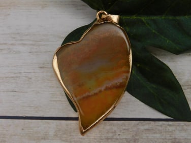 AGATE PENDANT ROCK STONE LAPIDARY SPECIMEN