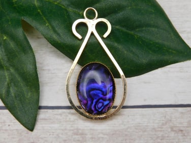 ABALONE STONE PENDANT ROCK STONE LAPIDARY SPECIMEN