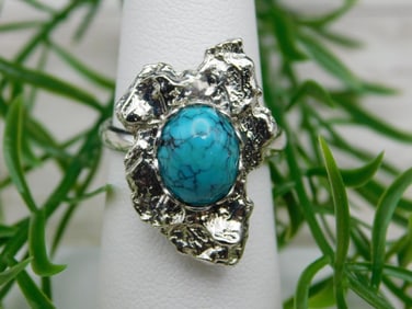 TURQUOISE RING ROCK STONE LAPIDARY SPECIMEN